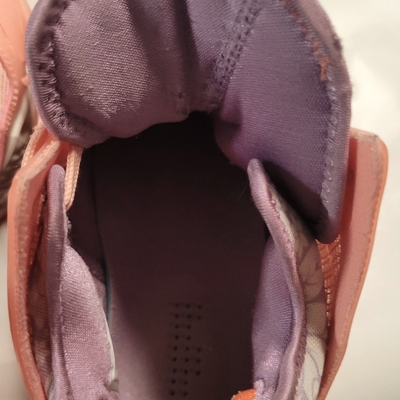 Nike LeBron 19 Low Hawaii - Picture 5 of 9